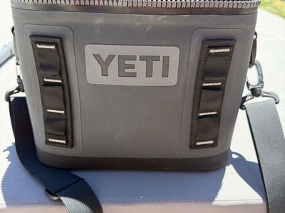 Yeti Hopper Flip 8 cooler