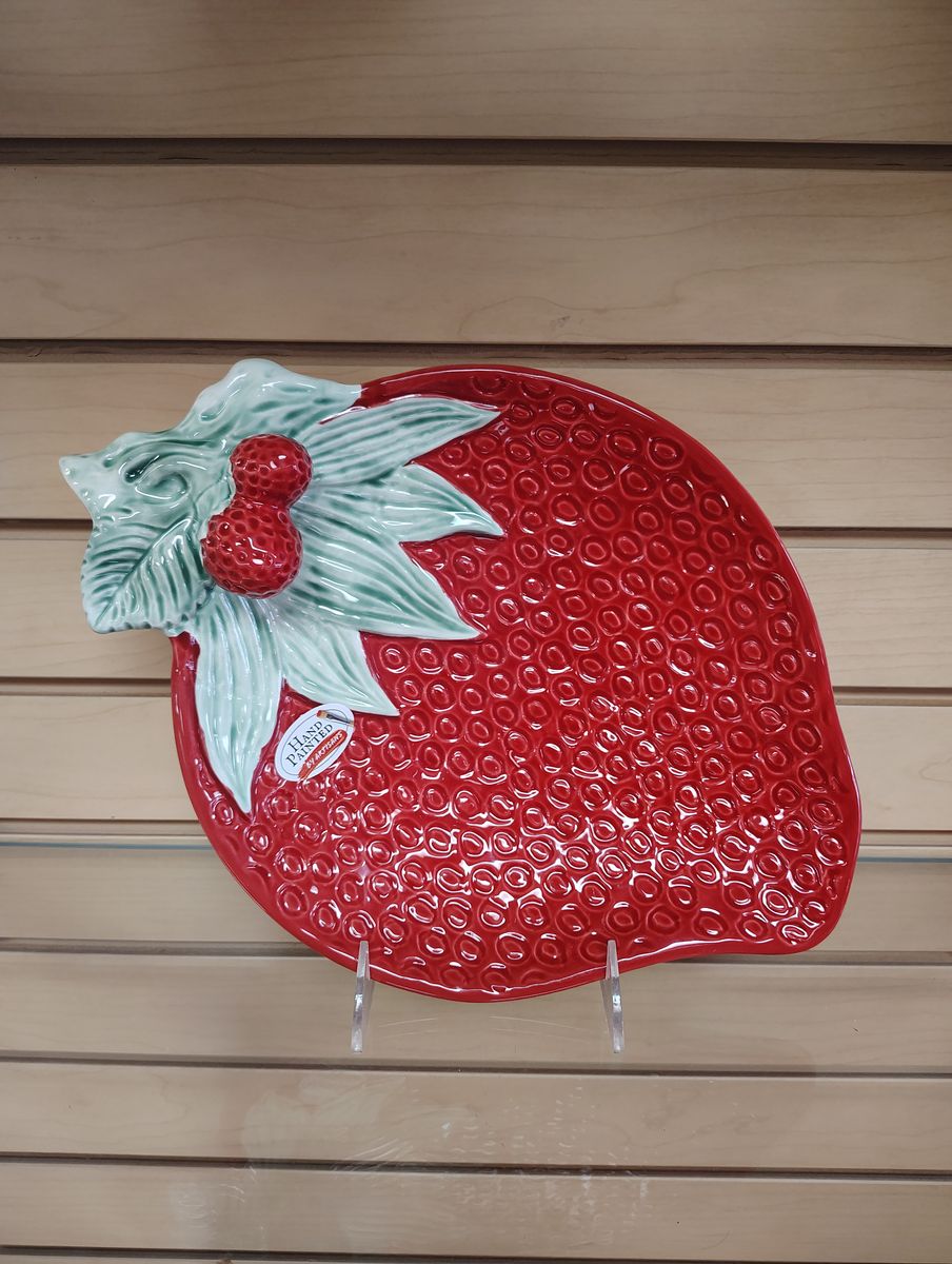 Ceramic Strawberry shape plate / platter / Tray ( NEW ) red & green. Dishwasher & Microwave safe