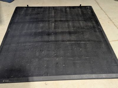 Roll up truck bed cover