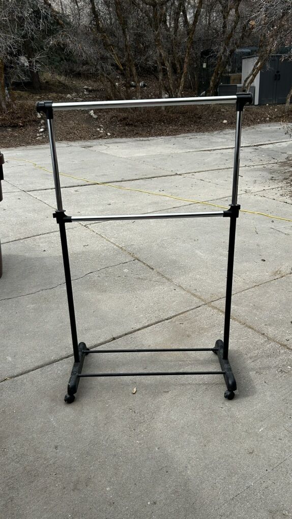 Nice Travel Rolling Clothing Rack