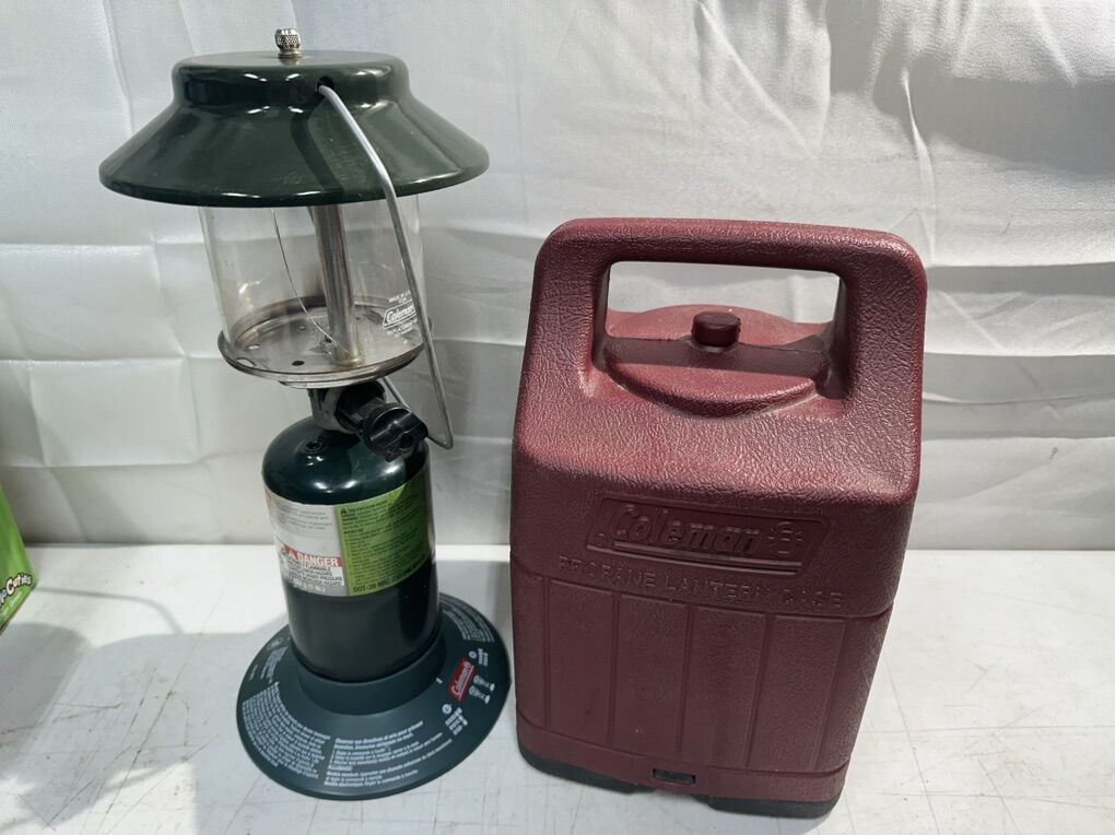 Coleman Propane Lantern With Carrying Case