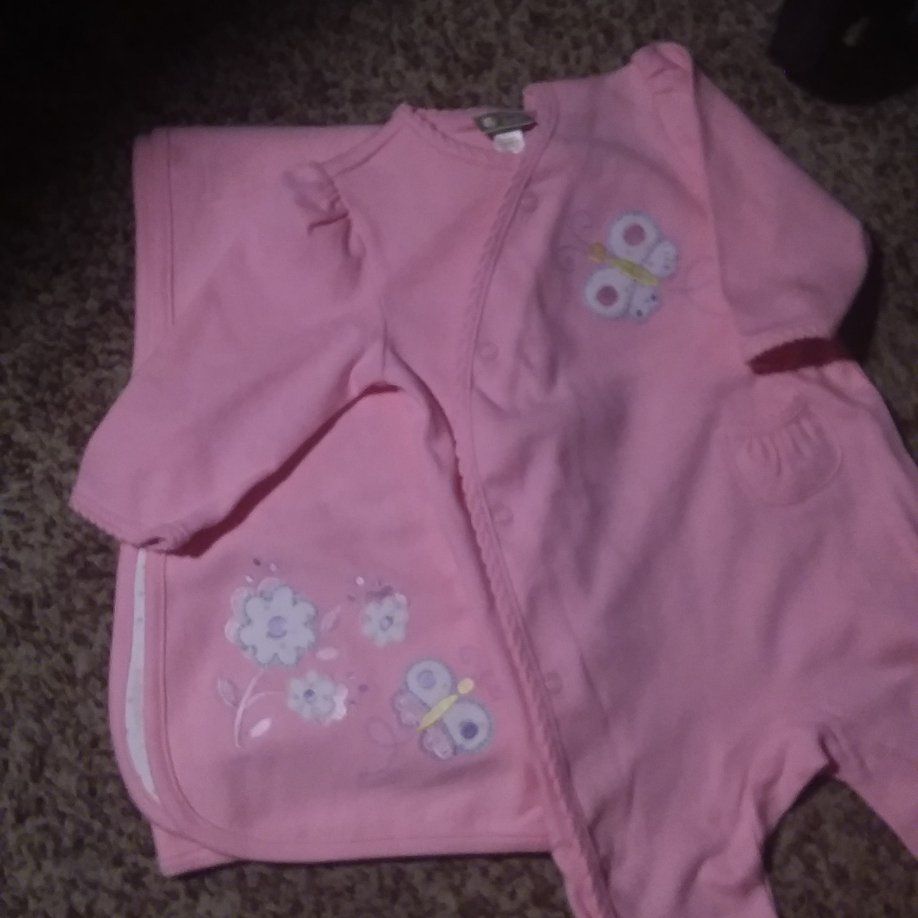 PINK BUTTERFLY PAJAMAS 6-9 MONTHS + BLANKET
