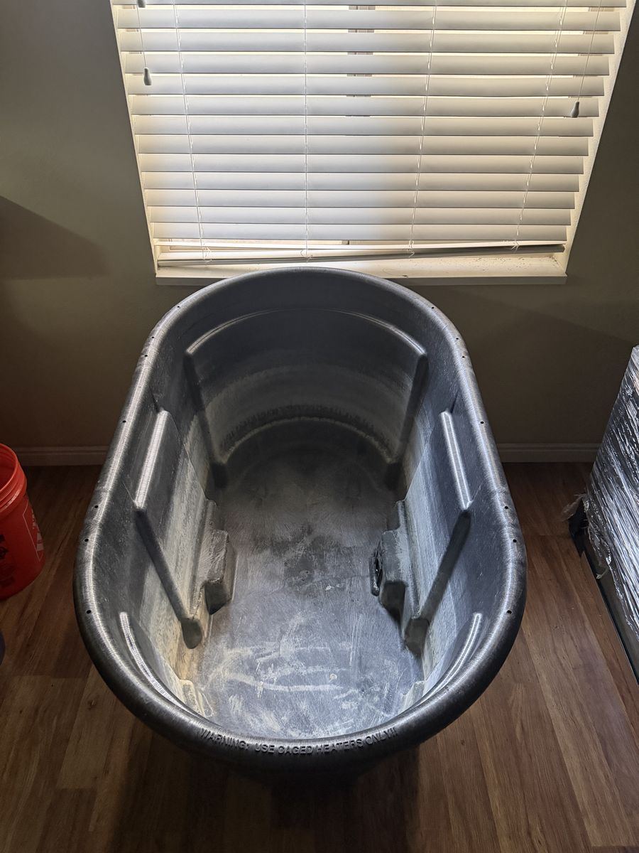 Rubbermaid stock tank