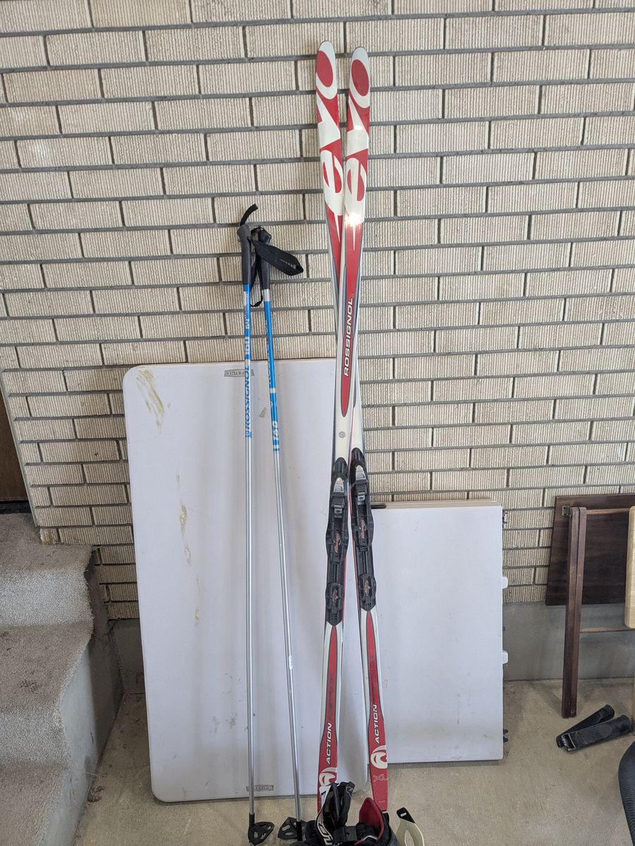 Rossignol Evo XL cross country skis for tall, heavy skiers with boots and poles
