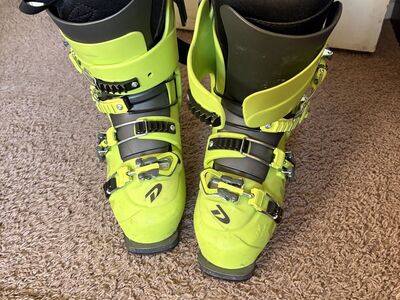 Dalbello Panterra 120 Men’s 255 ski boot