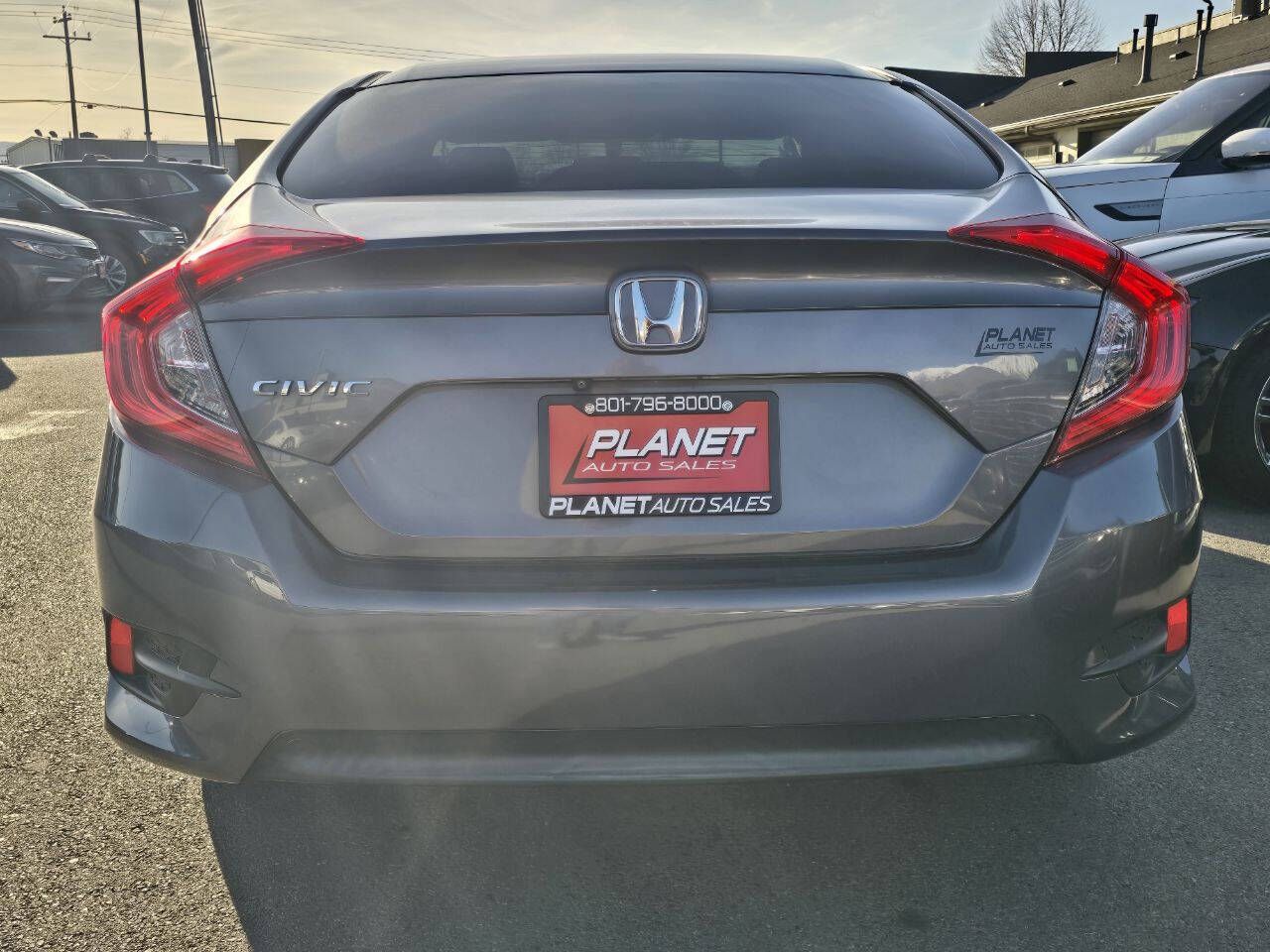 Main image 7