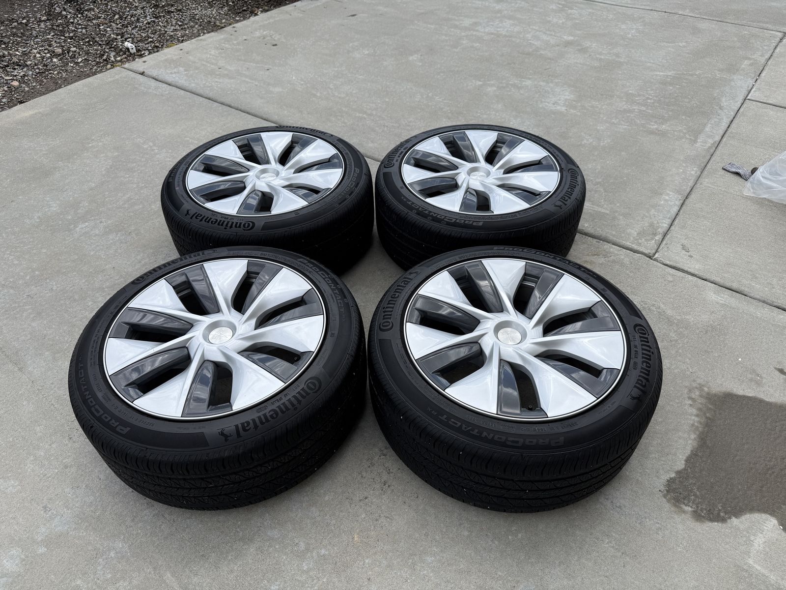 Tesla Model Y 19” Gemini Wheels & Continental ProContact Tires