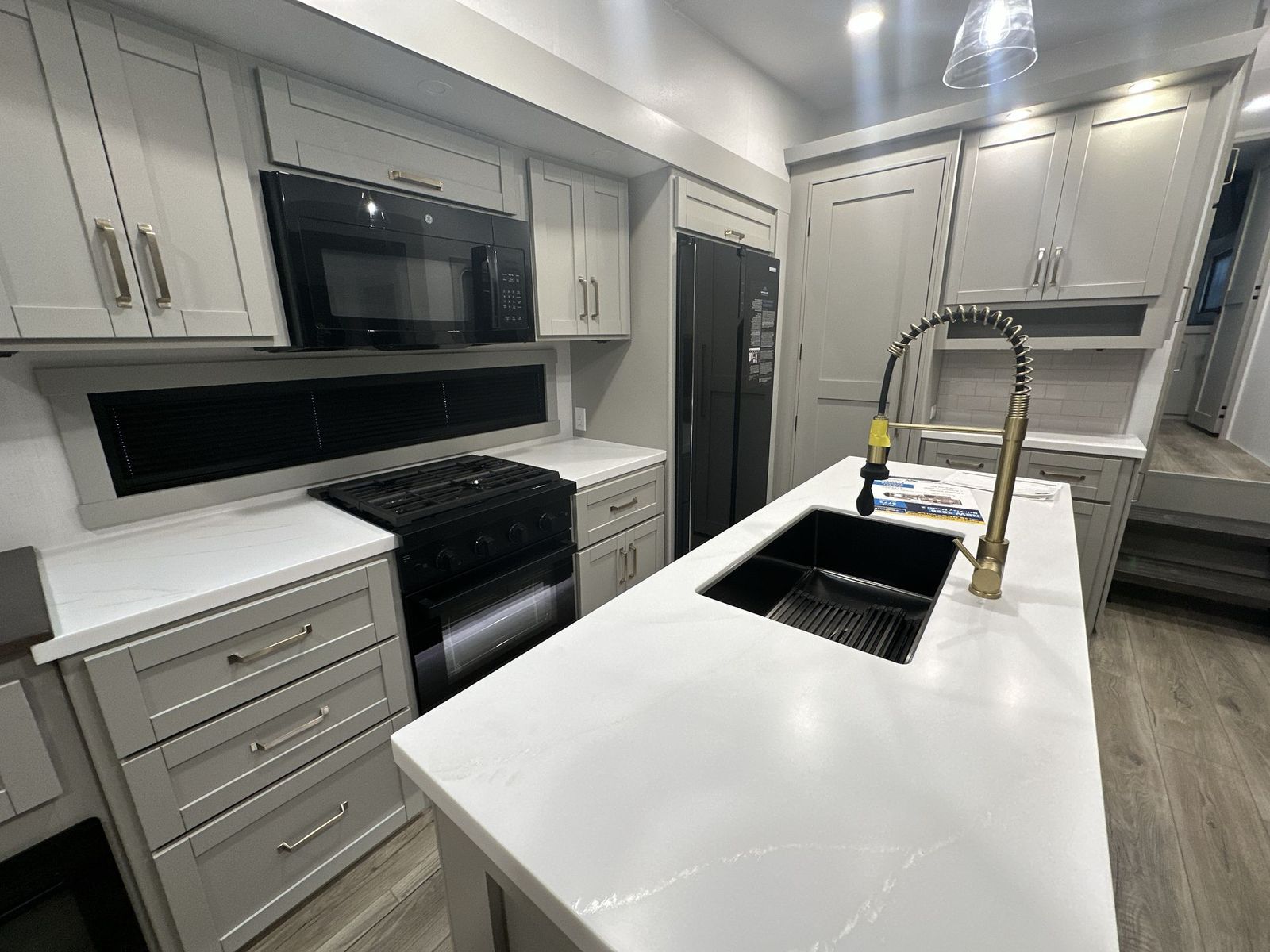 Main image 13
