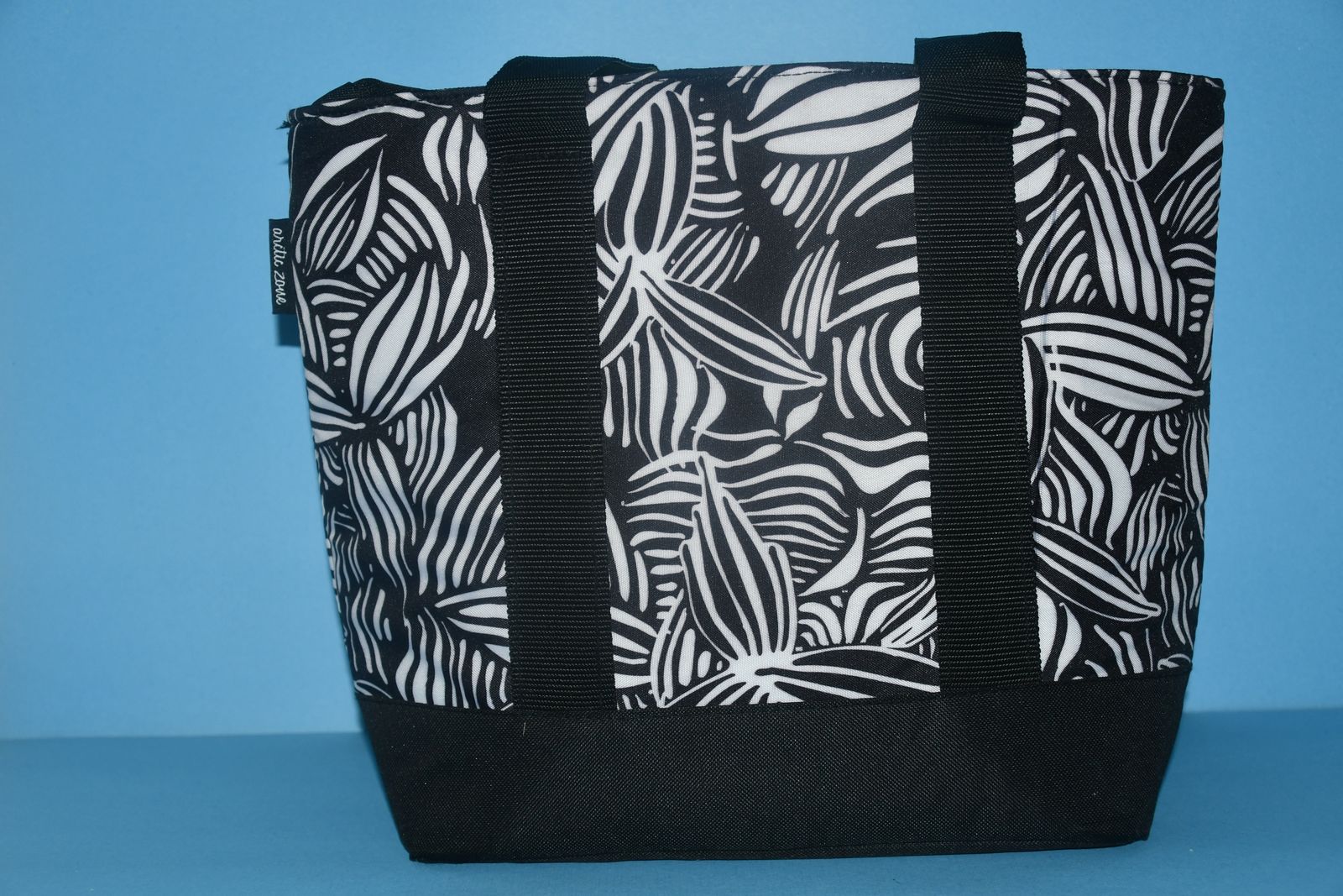 ARCTIC ZONE INSULATED TOTE ~ 11.5" H x 15.5" W x 5" D ~ BLACK & WHITE ~ PINK INSIDE ~ CLEAN!