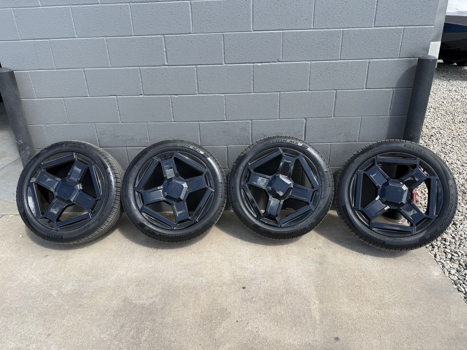 2027 Kia Telluride wheels and tires 265/46/21