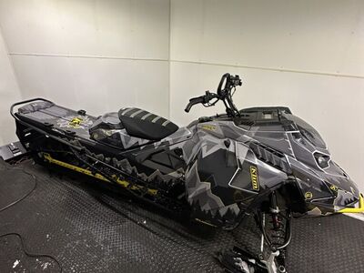 2023 Skidoo Summit 165x3 Electric Start