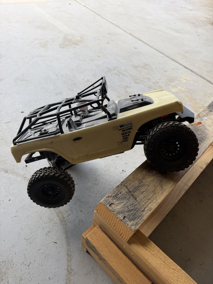 Axial RC Crawler