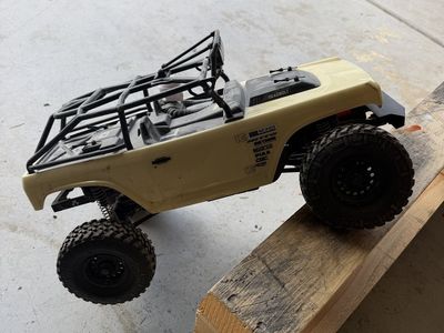 Axial RC Crawler