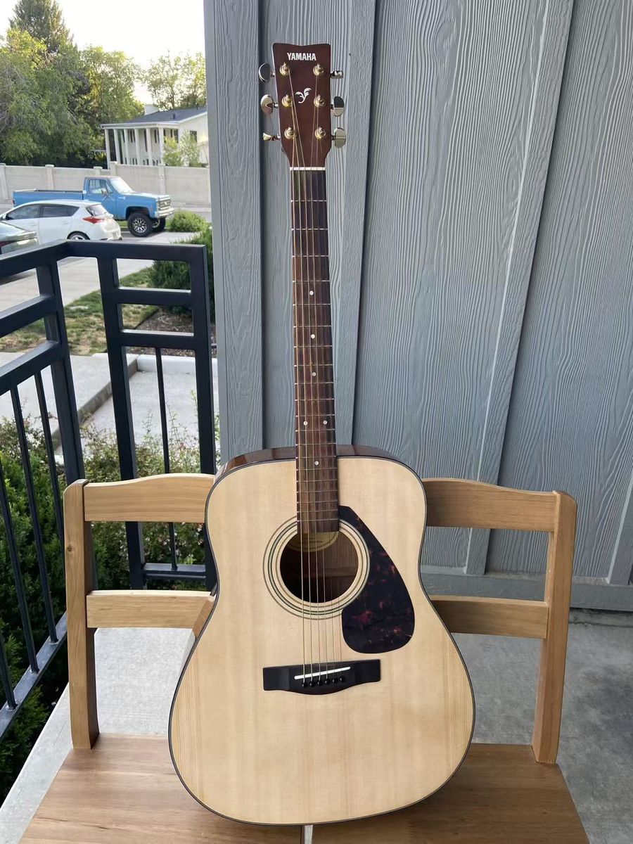 Yamaha F335 Dreadnought Acoustic Guitar - Natural - with Road Runner Gig Bag + Original Box - Like New