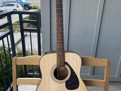 Yamaha F335 Dreadnought Acoustic Guitar - Natural - with Road Runner Gig Bag + Original Box - Like New