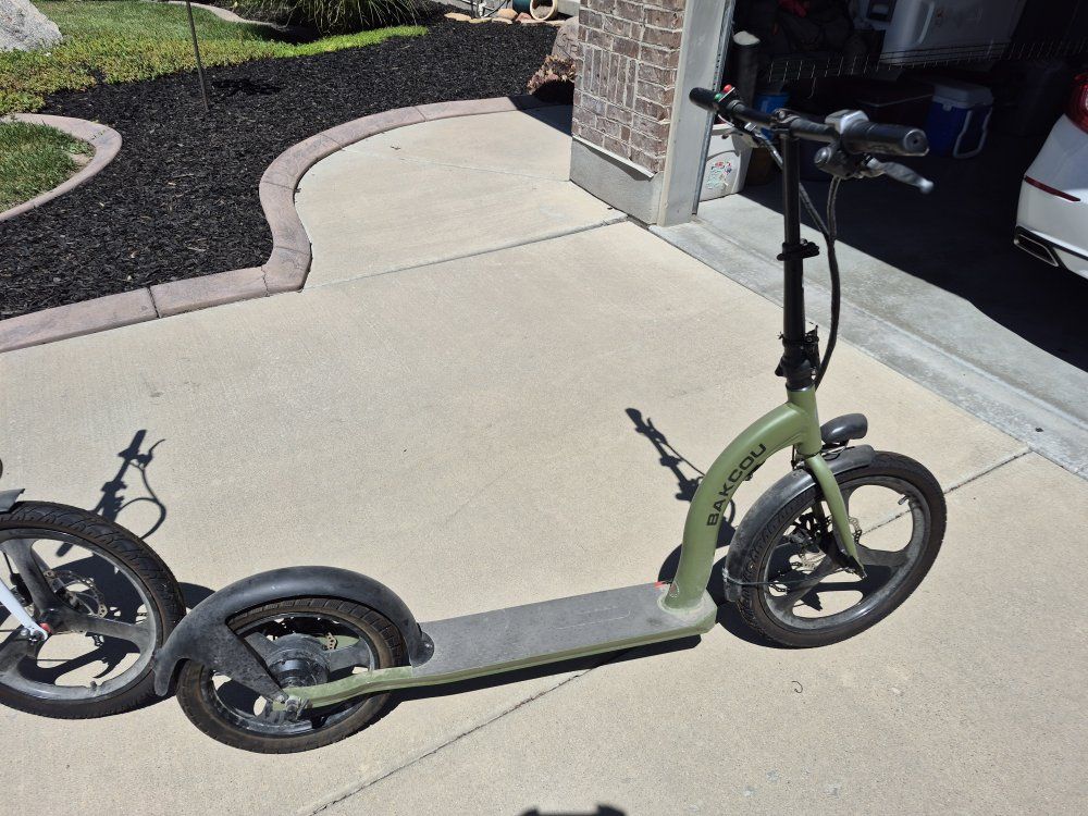 Bakcou E-Scooter Fat Tire Off-Road Electric Scooter, Green
$700 each or $1,300 for the pair. Cash or Venmo accepted.