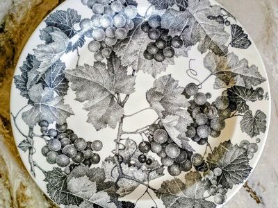 Set of 8 Crate & Barrel Quadrifoglio Black Grape Plates