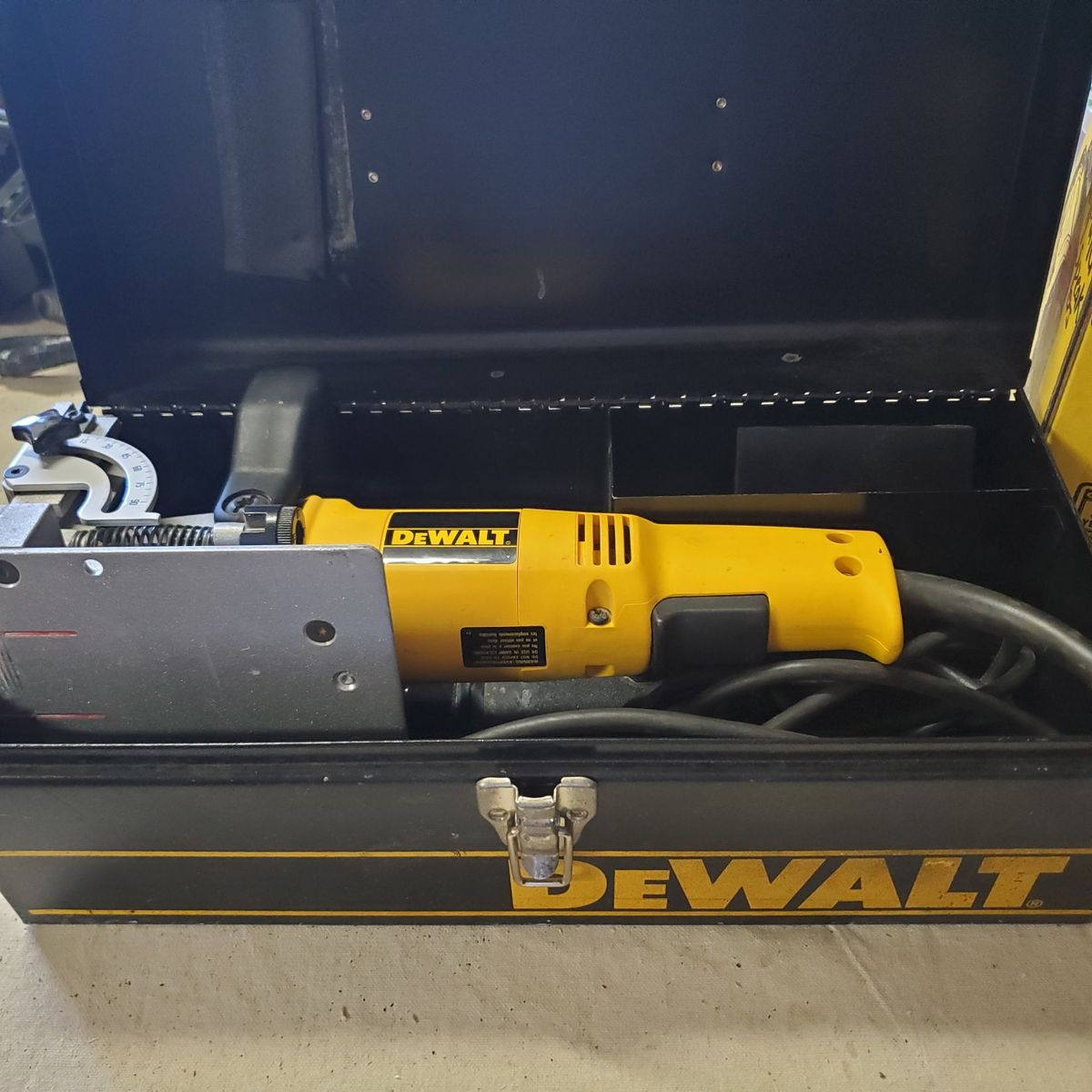 DeWALT DW682 Plate Joiner/ Biscuit Joiner with hard case
