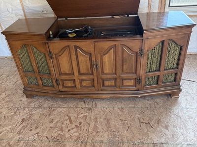 FREE Vintage Wooden Stereo Console with Turntable and Integrated Speakers