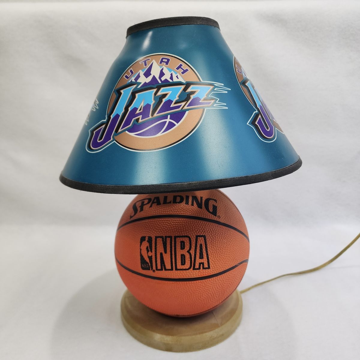 VINTAGE UTAH JAZZ BASKETBALL LAMP & JAZZ LAMP SHADE INCREDIBLE CONDITION WORKS GREAT!