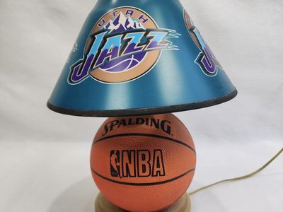 VINTAGE UTAH JAZZ BASKETBALL LAMP & JAZZ LAMP SHADE INCREDIBLE CONDITION WORKS GREAT!