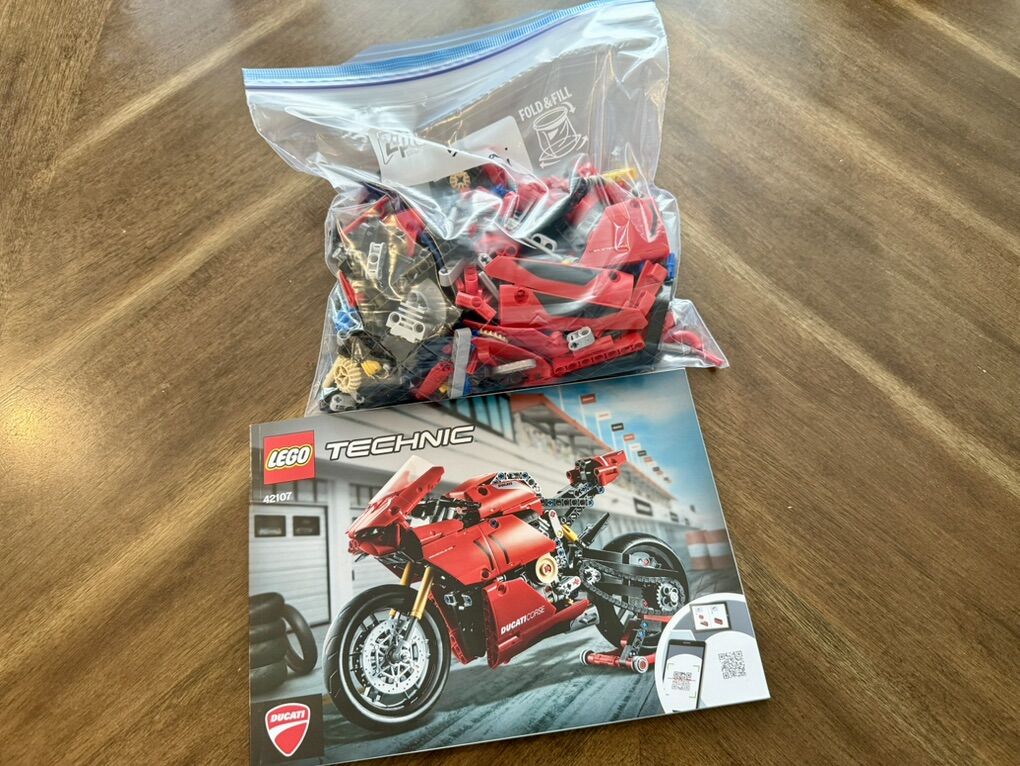 LEGO Ducati Panigale 42107