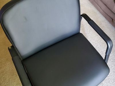 (2) Lorell Big And Tall Office Guest Chairs