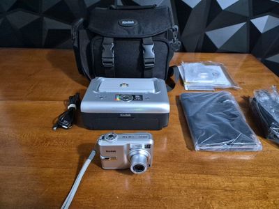 Kodak Digital Camera EasyShare C633 6.1MP Silver with Batteries, SD Card, Printer, Accessories & Carring Case. Tested. Excellent