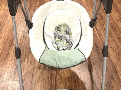 Graco Slim Spaces Compact Baby Swing (Battery Operated)