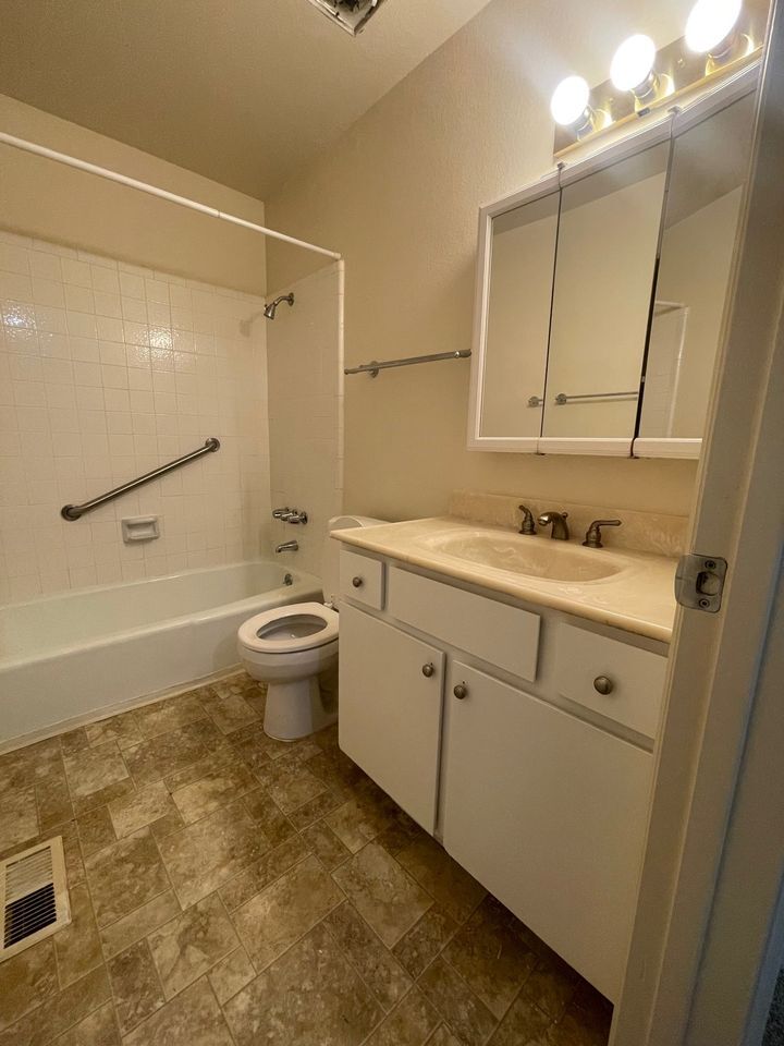 Quiet Cottonwood Heights Midvale 2 bedroom Apartment(NO HIDDEN FEES!)