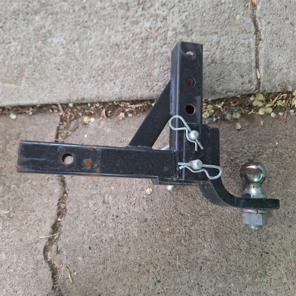 Hitch adjustable