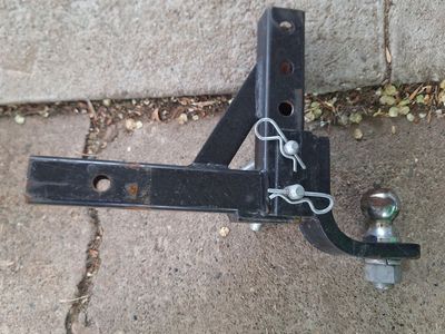 Hitch adjustable