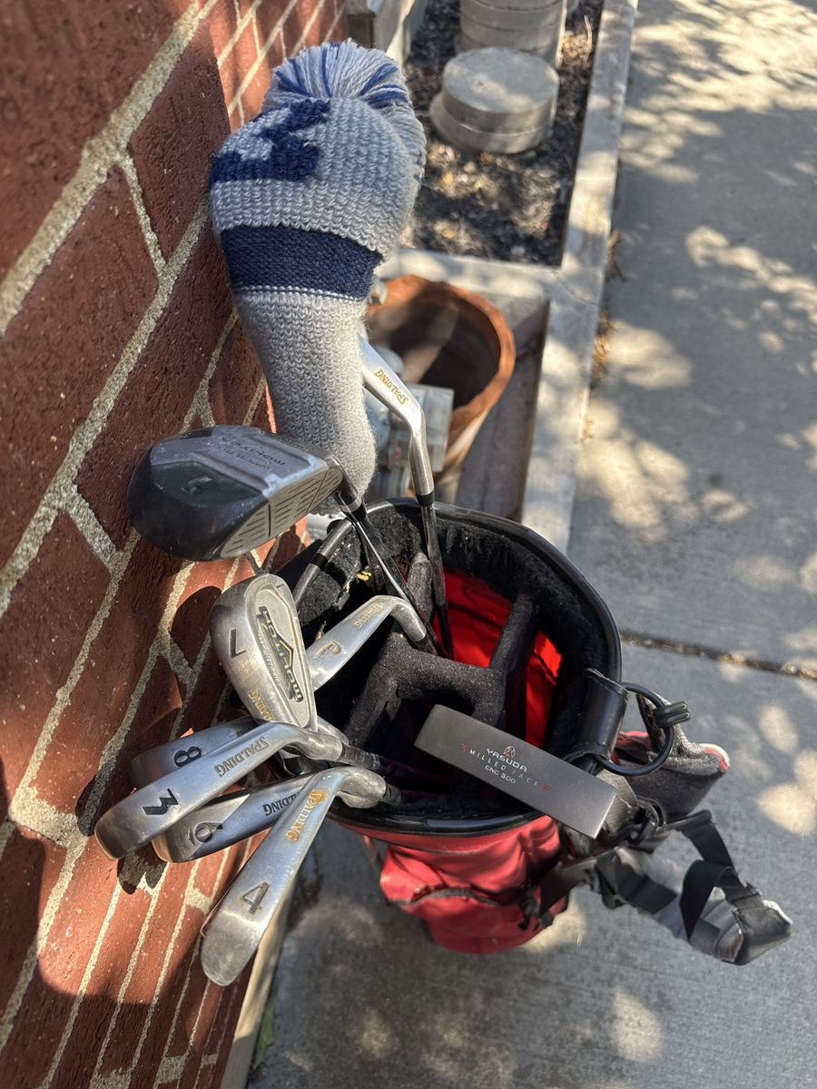 Leftie golf clubs with bag