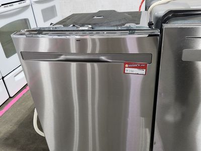 BEAUTIFUL GE STAINLESS STEEL DISHWASHER! W-WARRANTY