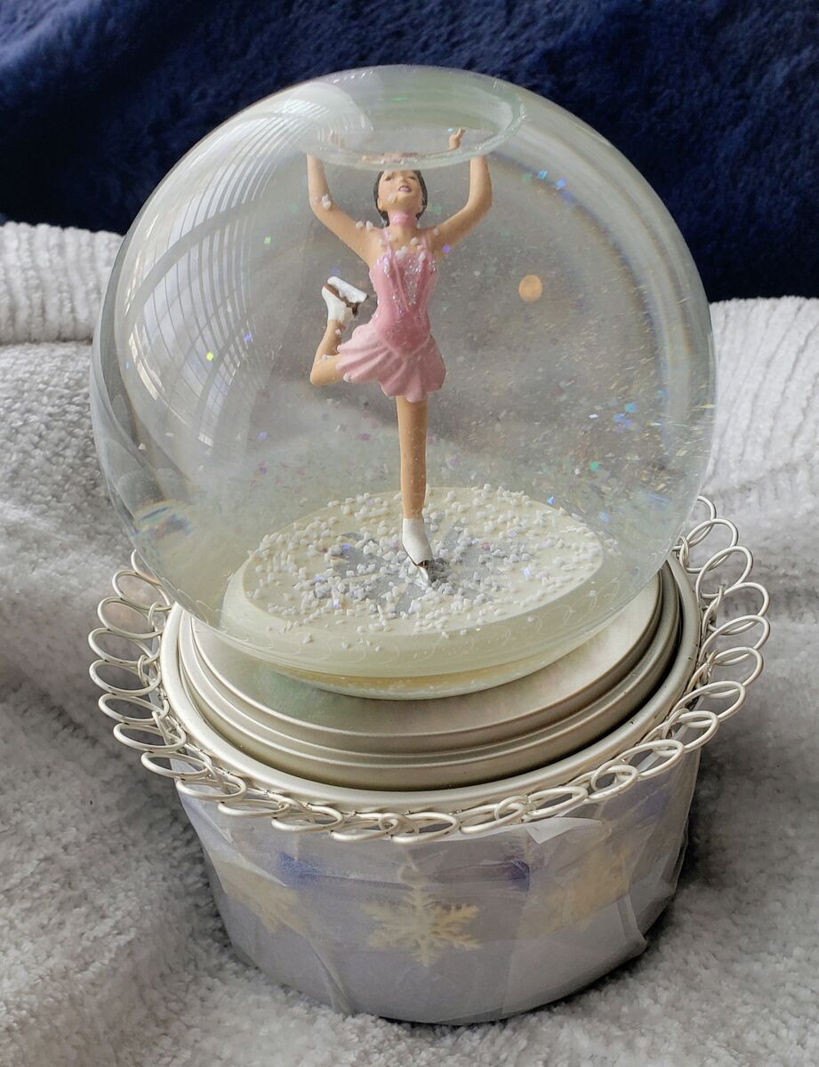 Olympic Gold Medalist Kristi Yamaguchi Snow Globe