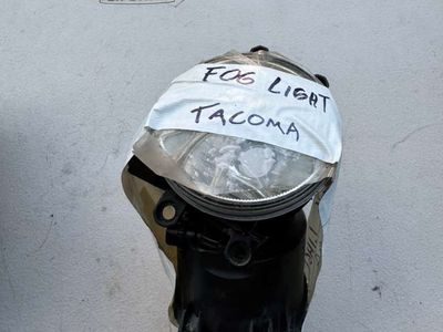 OEM 2016-2023 Toyota Tacoma Halogen Fog Lights (Pair)
