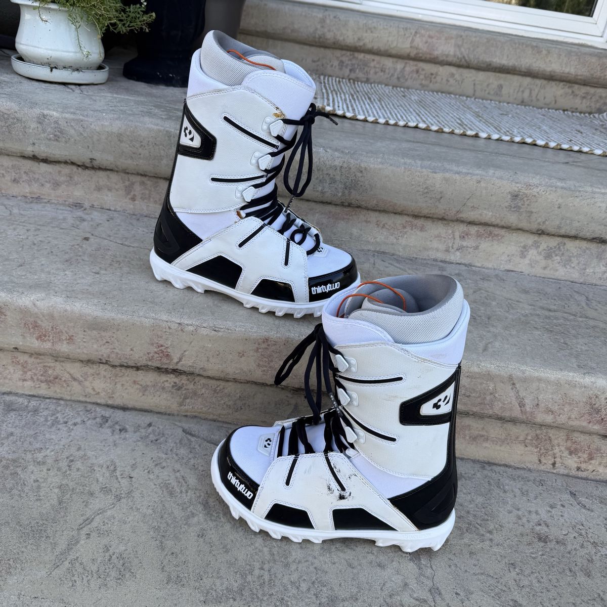 ThirtyTwo Lashed Snowboard Boots White and Black Laced sz 10