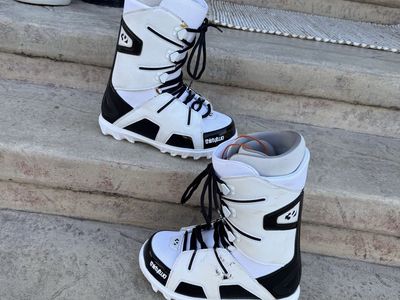 ThirtyTwo Lashed Snowboard Boots White and Black Laced sz 10