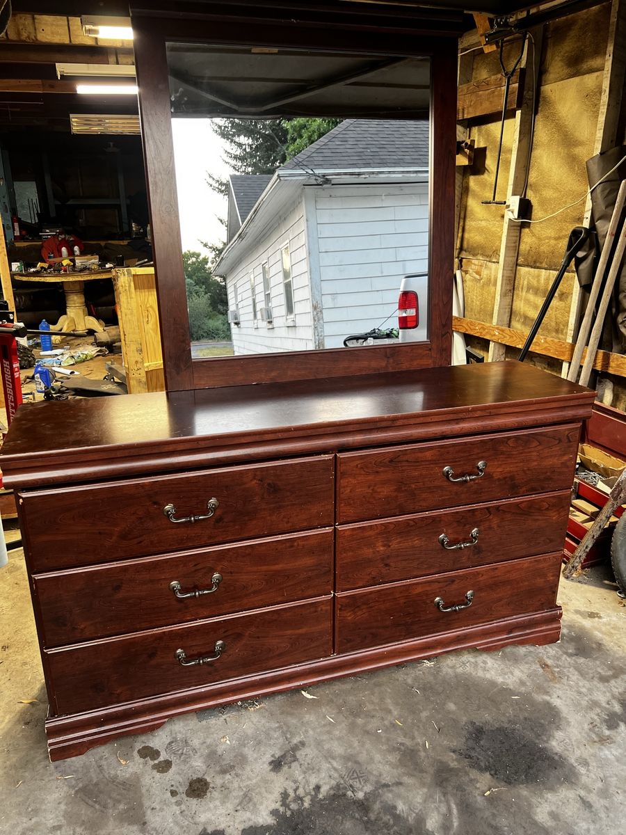Traditional Dark Cherry Wood king Bedroom Set - Sleigh Bed Frame, 6-Drawer Dresser with Mirror & Nightstand