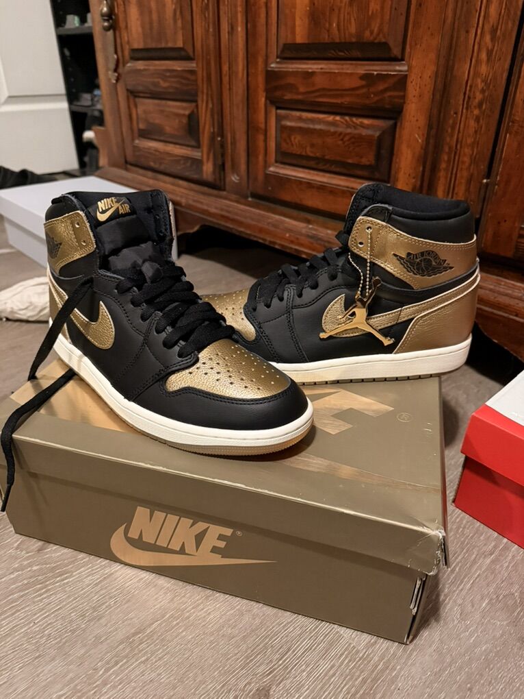 Air Jordan 1 Retro High OG Black Metallic Gold