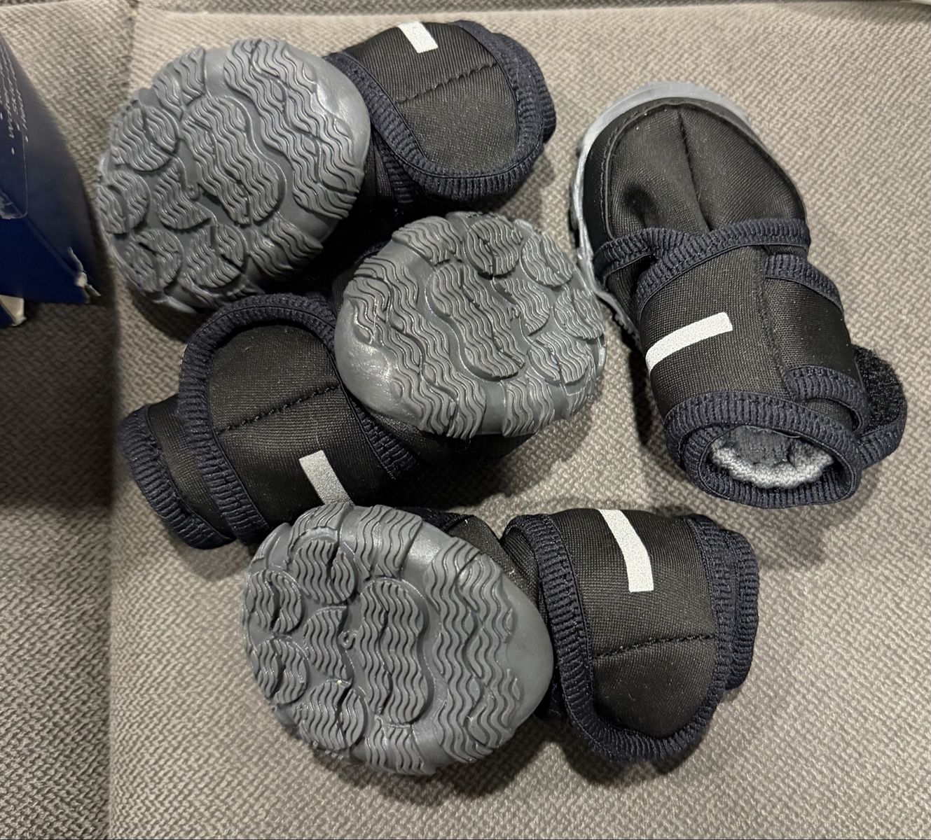 Youly All-Weather Dog Boots Size Small Black 4-Pack