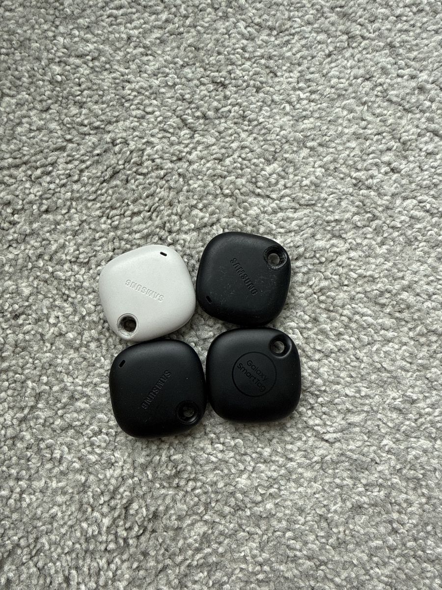 Samsung Galaxy SmartTag Bluetooth Tracker (4-Pack)