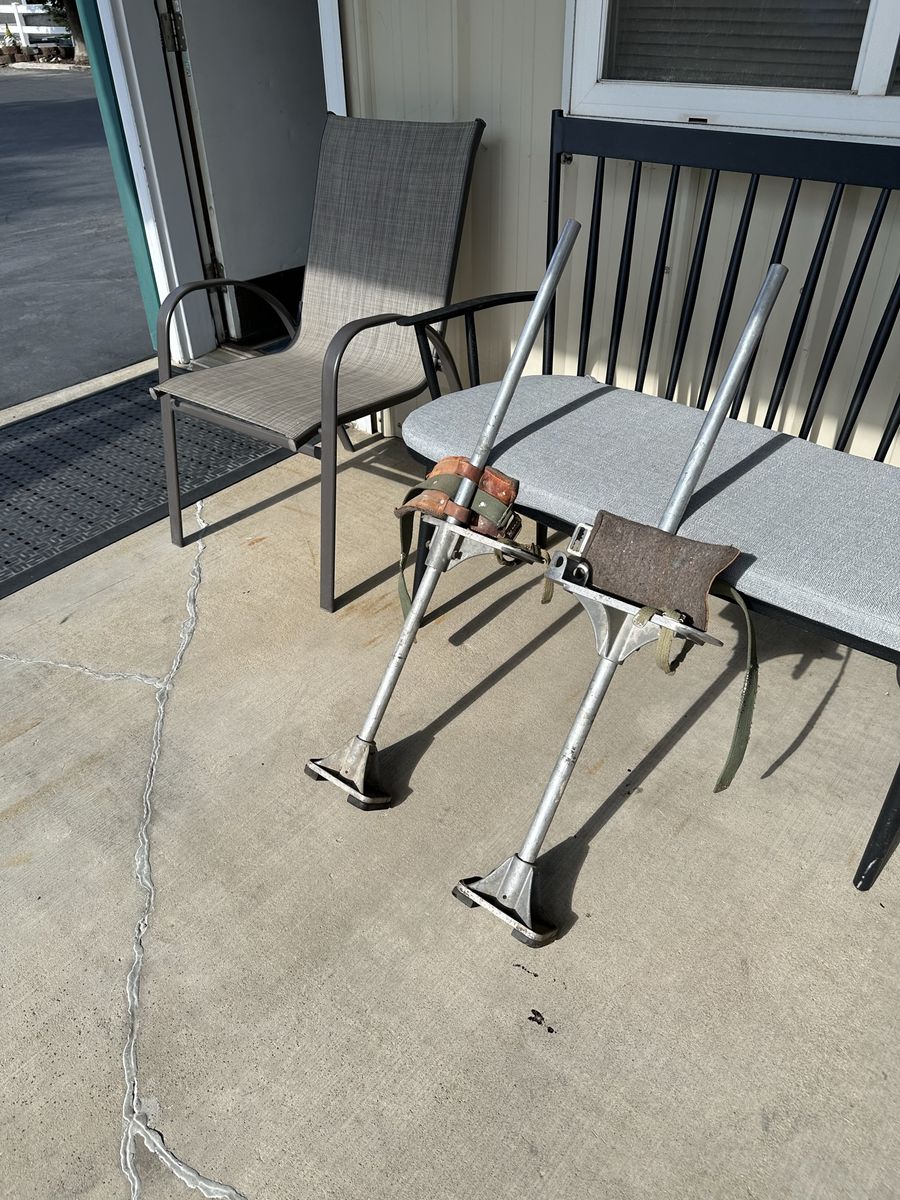 Sheetrock stilts