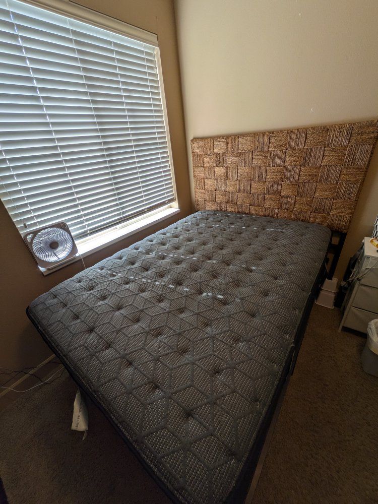 Full sz. Sealy Firm Mattress, frame & Heesdboard