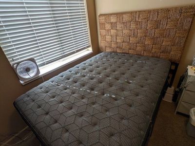 Full sz. Sealy Firm Mattress, frame & Heesdboard