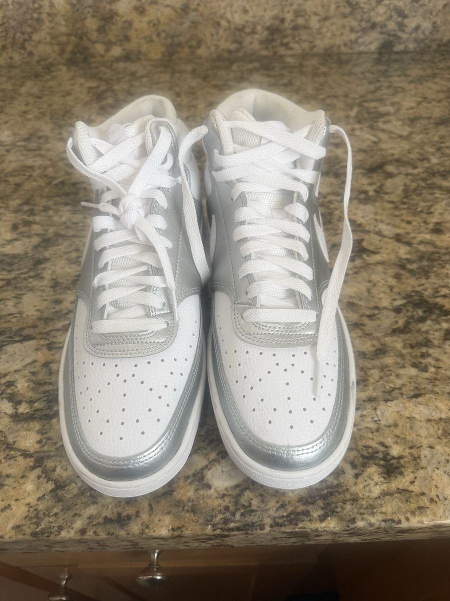 Nike Women's White and Silver Sneakers Size 9.5