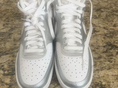 Nike Women's White and Silver Sneakers Size 9.5