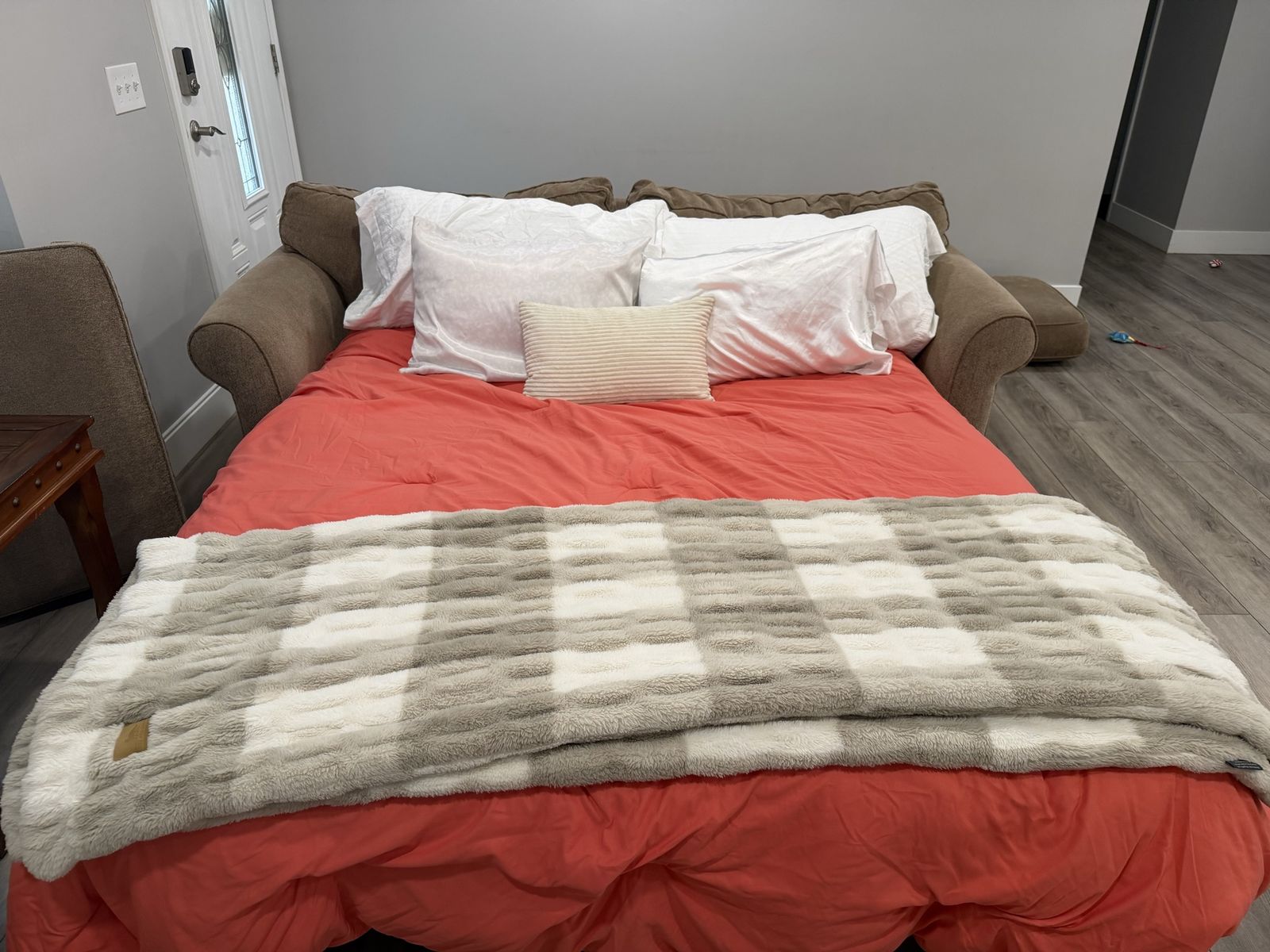 Main image 6