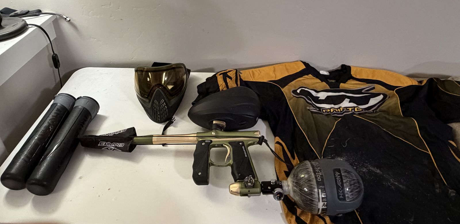 Empire axe 2.0 with Dye LTR Loader, air canister, Dye i4 pro, paintball holders and  jersey