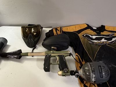Empire axe 2.0 with Dye LTR Loader, air canister, Dye i4 pro, paintball holders and jersey